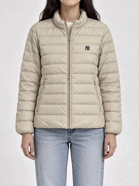 MLB Women's Cream Puffer Jacket Size Medium Like New